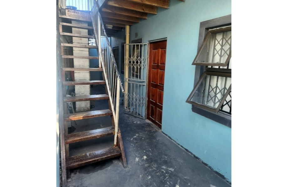 6 Bedroom Property for Sale in Philippi Western Cape